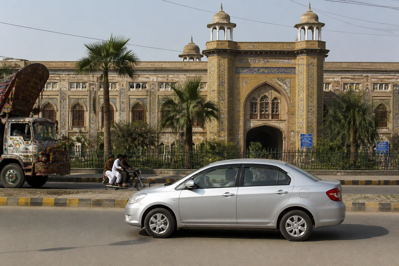 Car Rental in Hyderabad (Pakistan): Local Guide